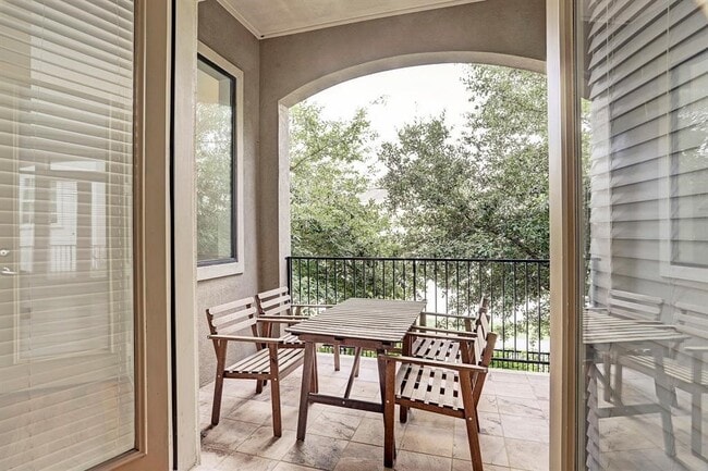 Building Photo - 1203 Detering St