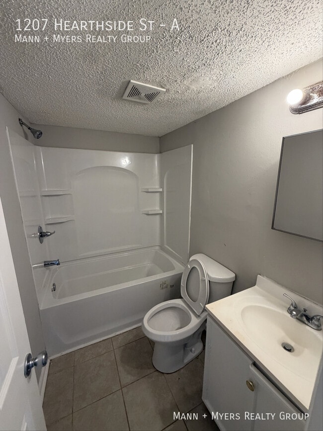 Building Photo - 1207 Hearthside St