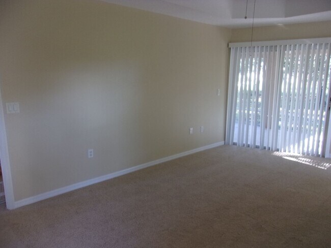 Building Photo - Centrally Located 3 Bedroom Single Family Home