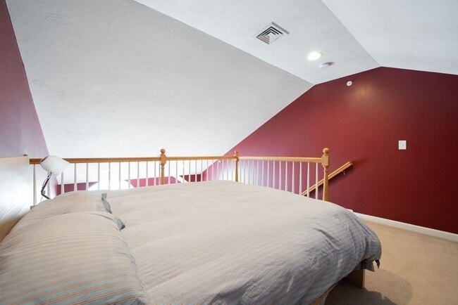 Building Photo - 47 Alder St