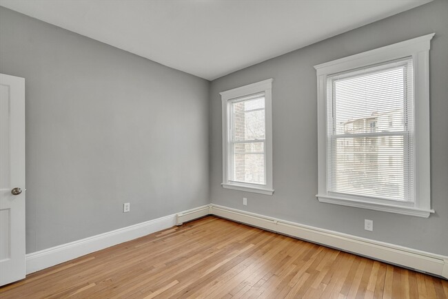 Building Photo - 142 Sutherland Rd