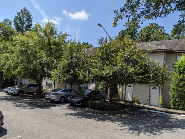 Parking Lot - 237 SE 16th Ave