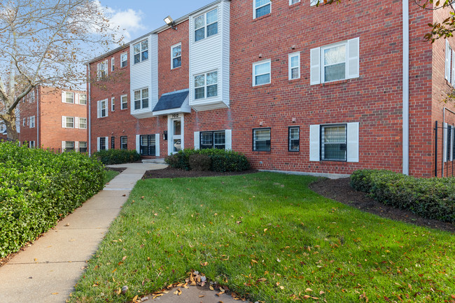 Building Photo - Pleasant Homes