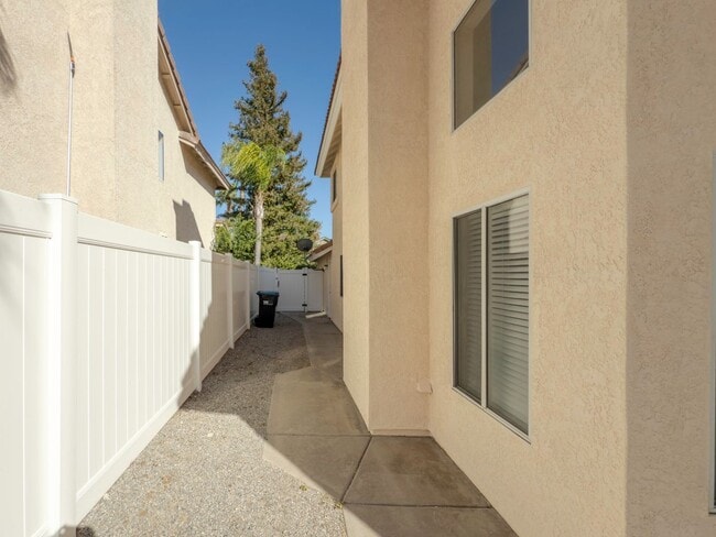 Building Photo - 4 BEDROOM / 3 CAR GARAGE MURRIETA HOME FOR...