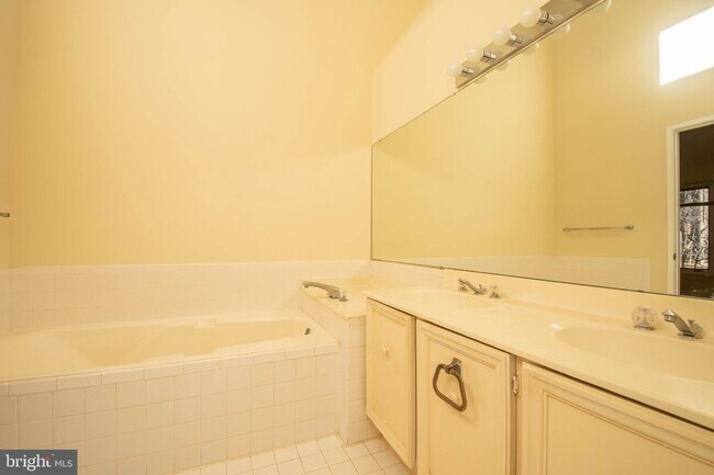 Building Photo - 10923 Whiterim Dr