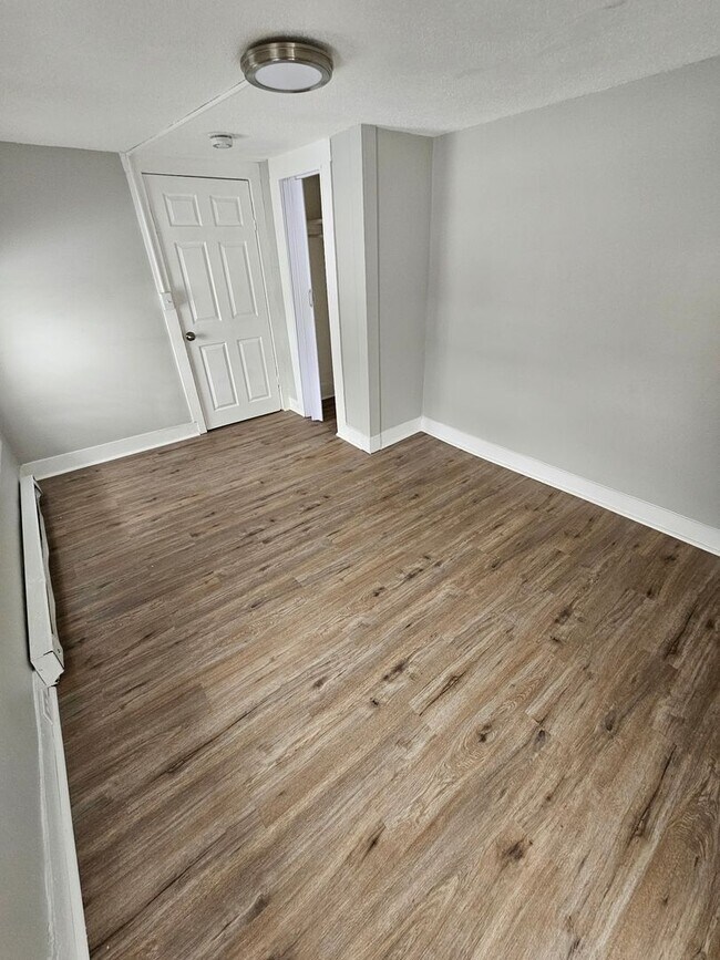 Building Photo - 116-120 Elm St