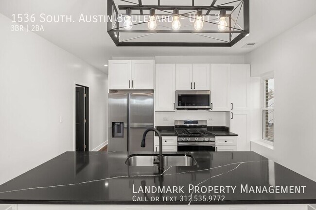 Building Photo - 1536 S Austin Blvd