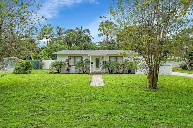 Building Photo - 400 NE 26th Dr