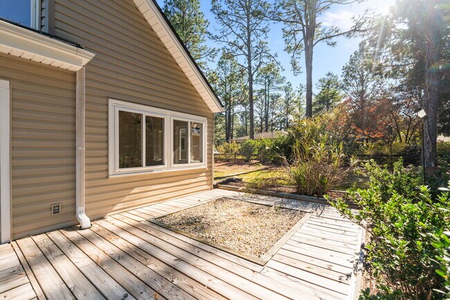 Building Photo - 53 Pine Lake Dr