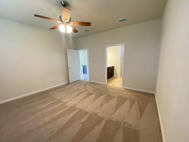 Building Photo - 4/2 Single family home