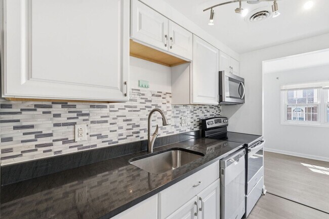 Building Photo - 9178 Laurelwood Ct