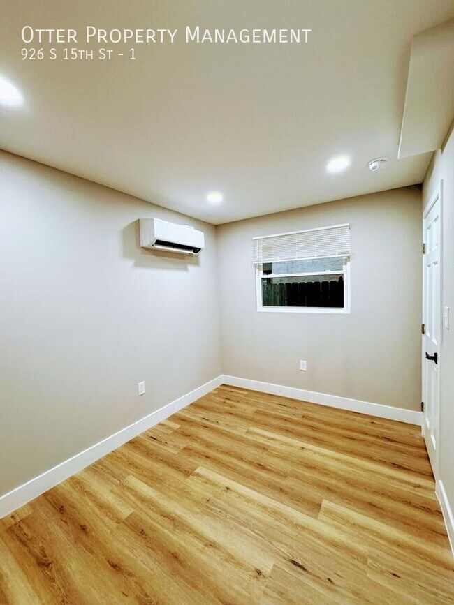 Building Photo - 926 S 15th St