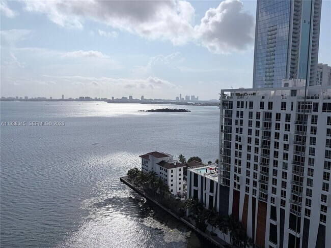 Building Photo - 460 NE 28th St