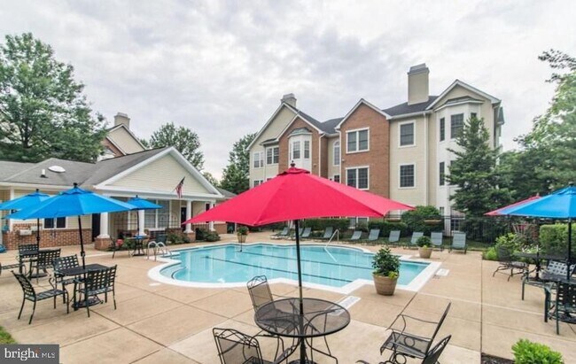 Building Photo - 4138 Fountainside Ln