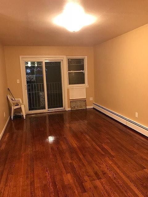 Building Photo - "Charming 3-Bedroom Oasis with 2 Full Bath...