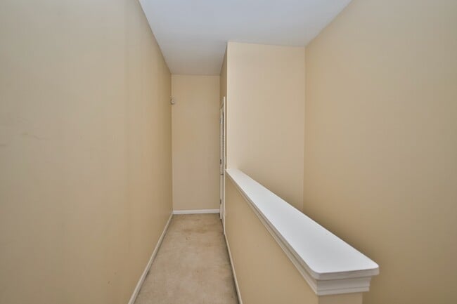 Building Photo - 353 E Eastgate Pl