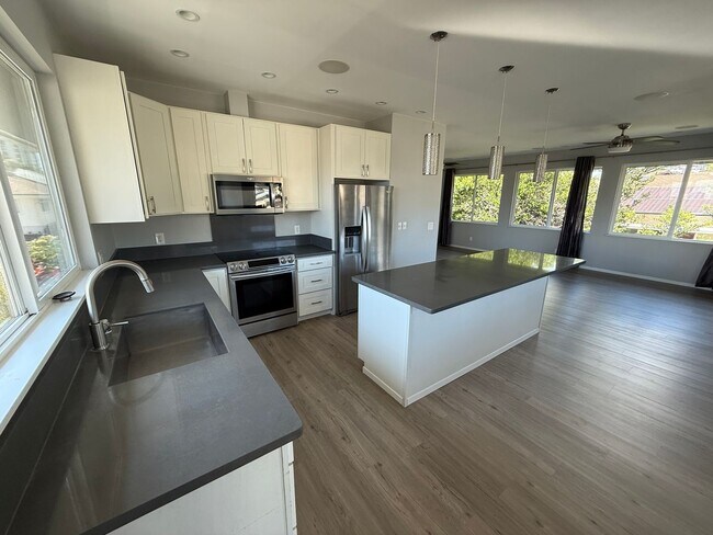 Building Photo - 2134 Kanealii Ave
