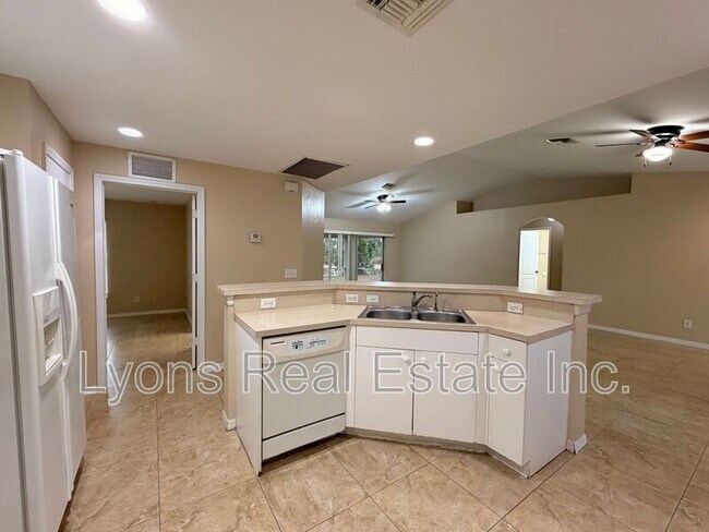 Building Photo - 208 Homewood Ave S