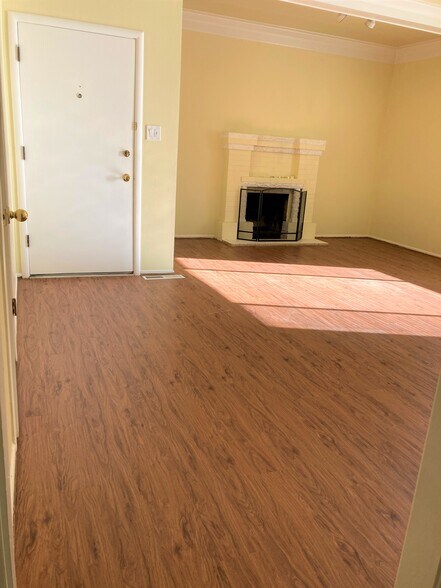Living room from kitchen - 5 Lorton Ave