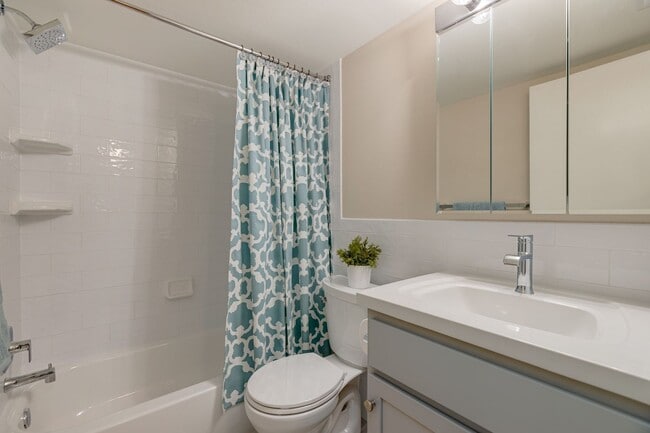 Building Photo - Lafayette Park Condominium | All Utilities Included | Pool, Tennis Court & Clubhouse