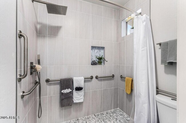 Building Photo - 42422 W Bravo Dr