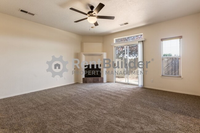 Building Photo - JANUARY MOVE IN SPECIAL: $500 Off 1 Month'...