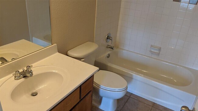 Building Photo - 114 Sendero Dr