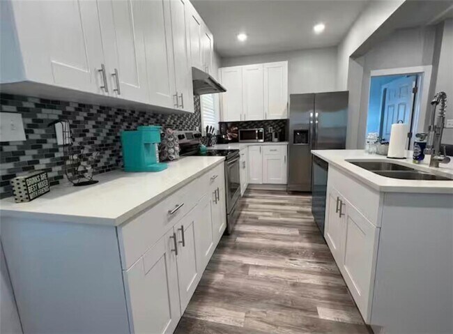 Building Photo - 2018 Detroit Ave NW