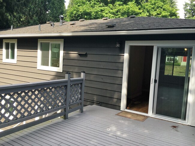 Building Photo - Beautiful 4 Bedroom Juanita Gem Walking Di...