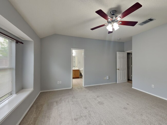 Building Photo - Lovely home in Lake Worth ISD!
