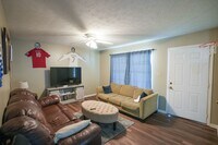 Building Photo - 718 Golfview Dr