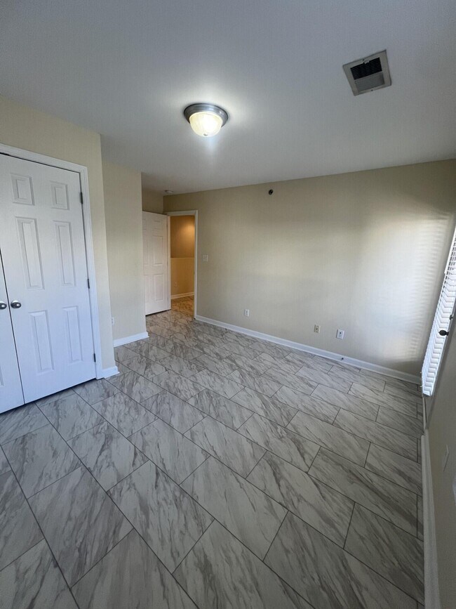 Building Photo - 857 Malabu Dr