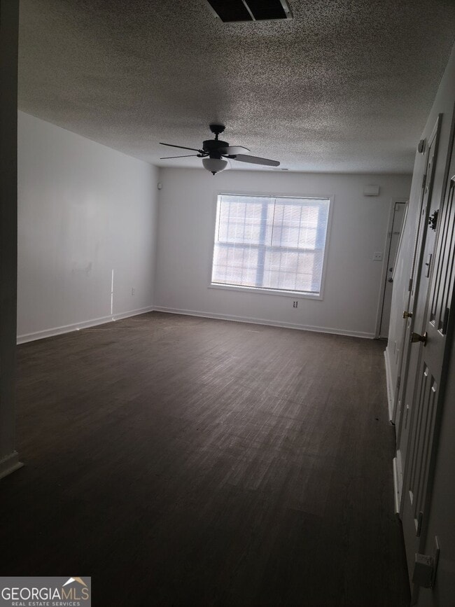 Building Photo - 7146 Ravenwood Ln