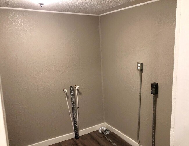 Building Photo - 1350 Sherman Ave