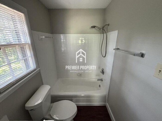 Building Photo - 135 Fox Hill Ct