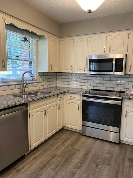 Granite countertops - 1202 NW 6th St