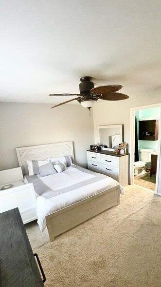 Building Photo - 42532 Lilley Pointe Dr