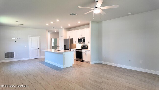 Building Photo - 414 Grove Ln