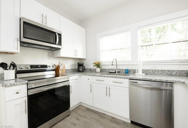 Building Photo - 208 Leftwich St