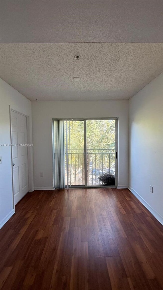 Building Photo - 2494 Centergate Dr