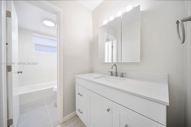 Building Photo - 40 W 4th St