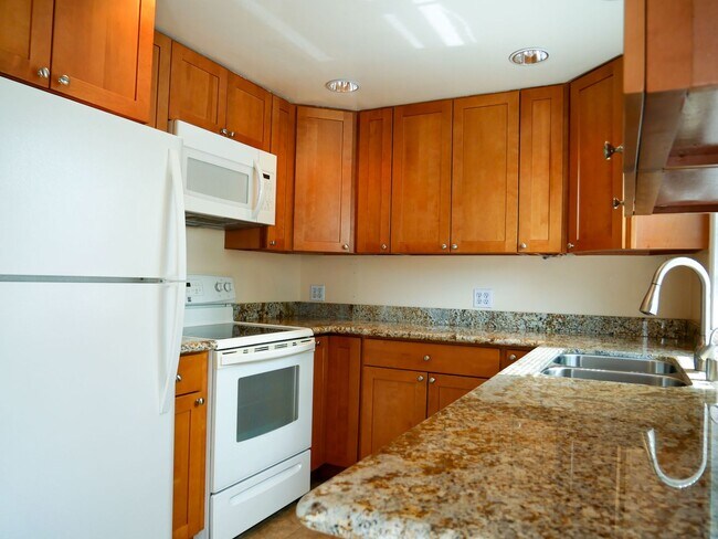 Building Photo - 621 NE 155th St