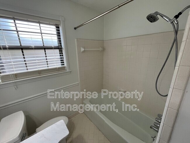 Building Photo - 1764 Chertsy Dr