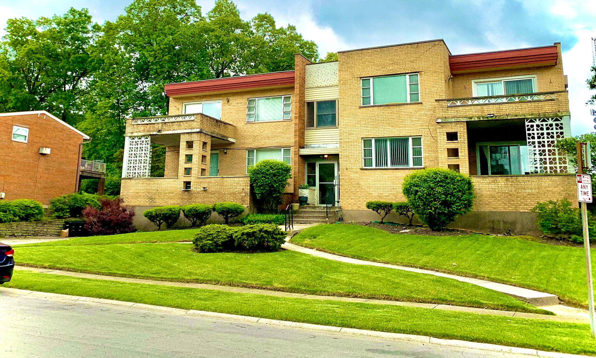 Building Photo - 2385 Van Leunen Dr