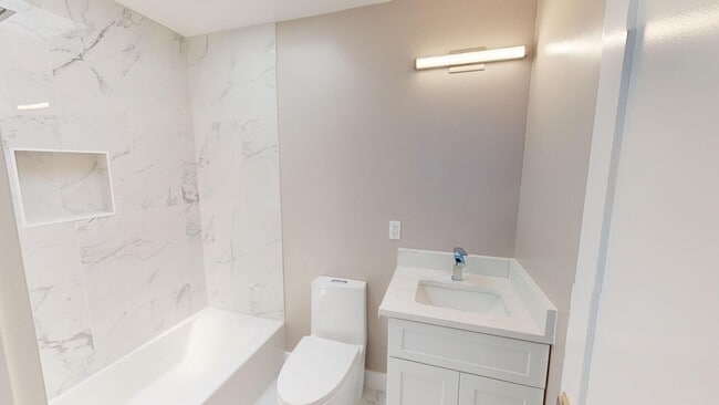 Building Photo - 911 Monroe St NW