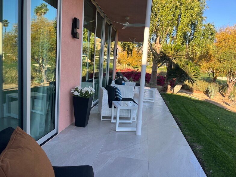 Back patio overlooking golf course - 47094 El Menara Cir