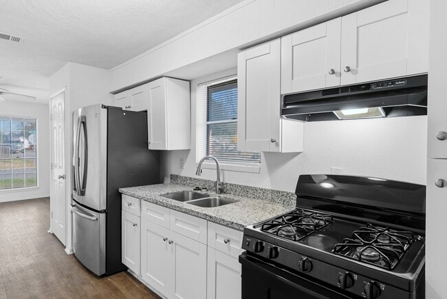 Building Photo - 1430 E 32nd 1/2 St