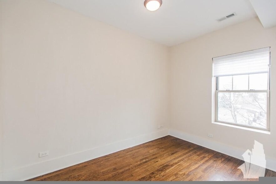 Building Photo - 1851 W Cornelia Ave