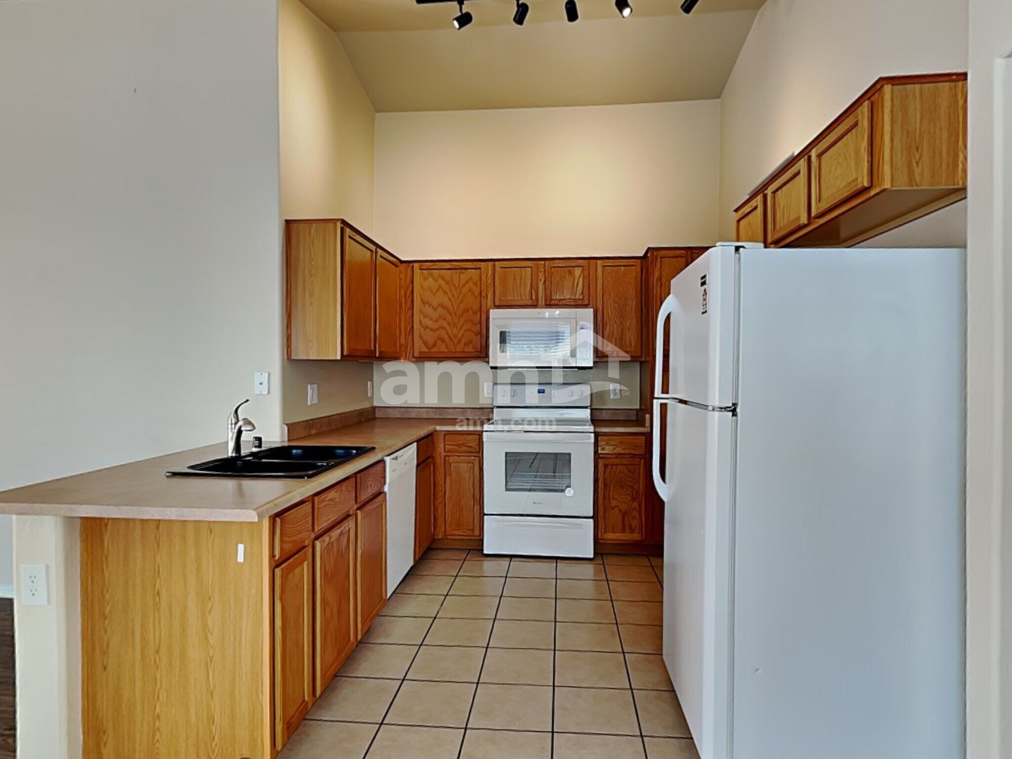 Building Photo - 16660 W Cottonwood St