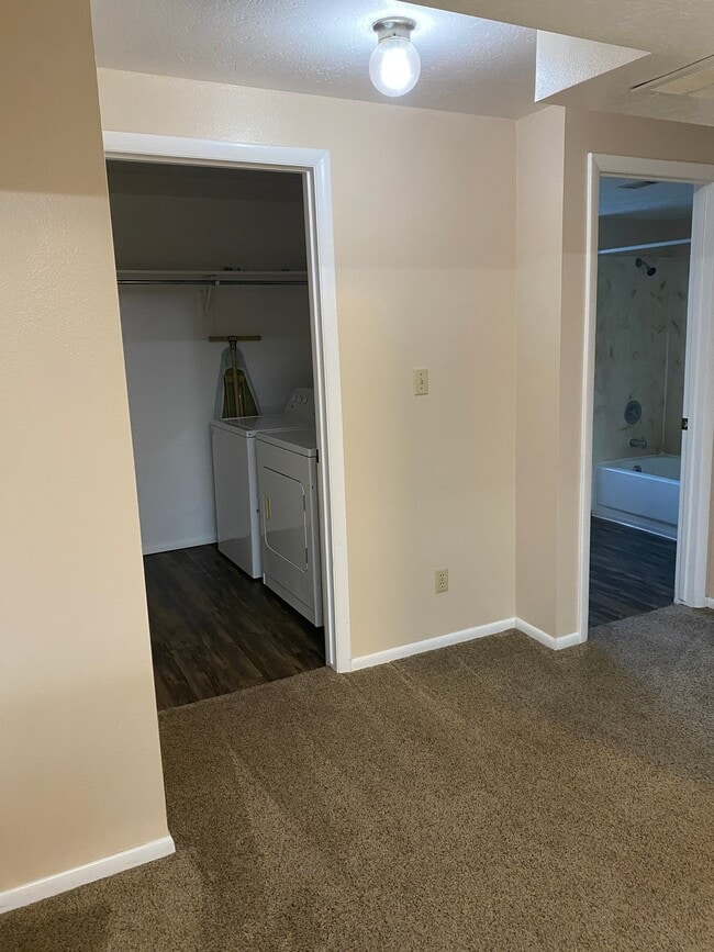 Building Photo - 1056 E 600 S